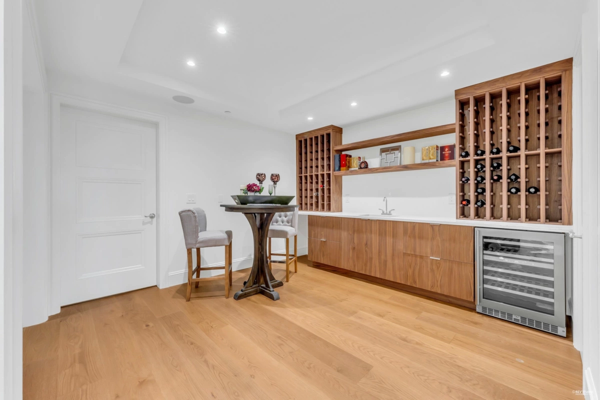 Aerial View of 565 Robin Hood Road, West Vancouver, BC