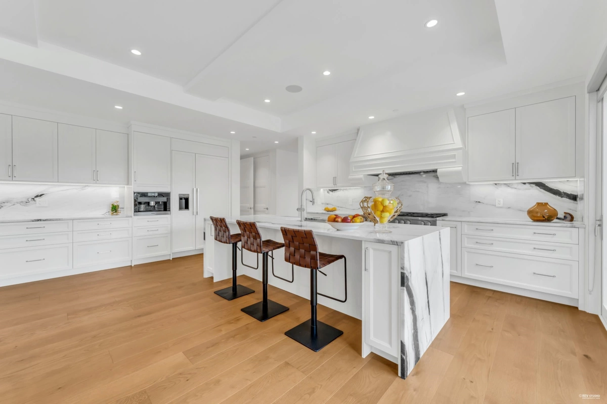 Breakfast Nook Photo of 565 Robin Hood Road, West Vancouver, BC