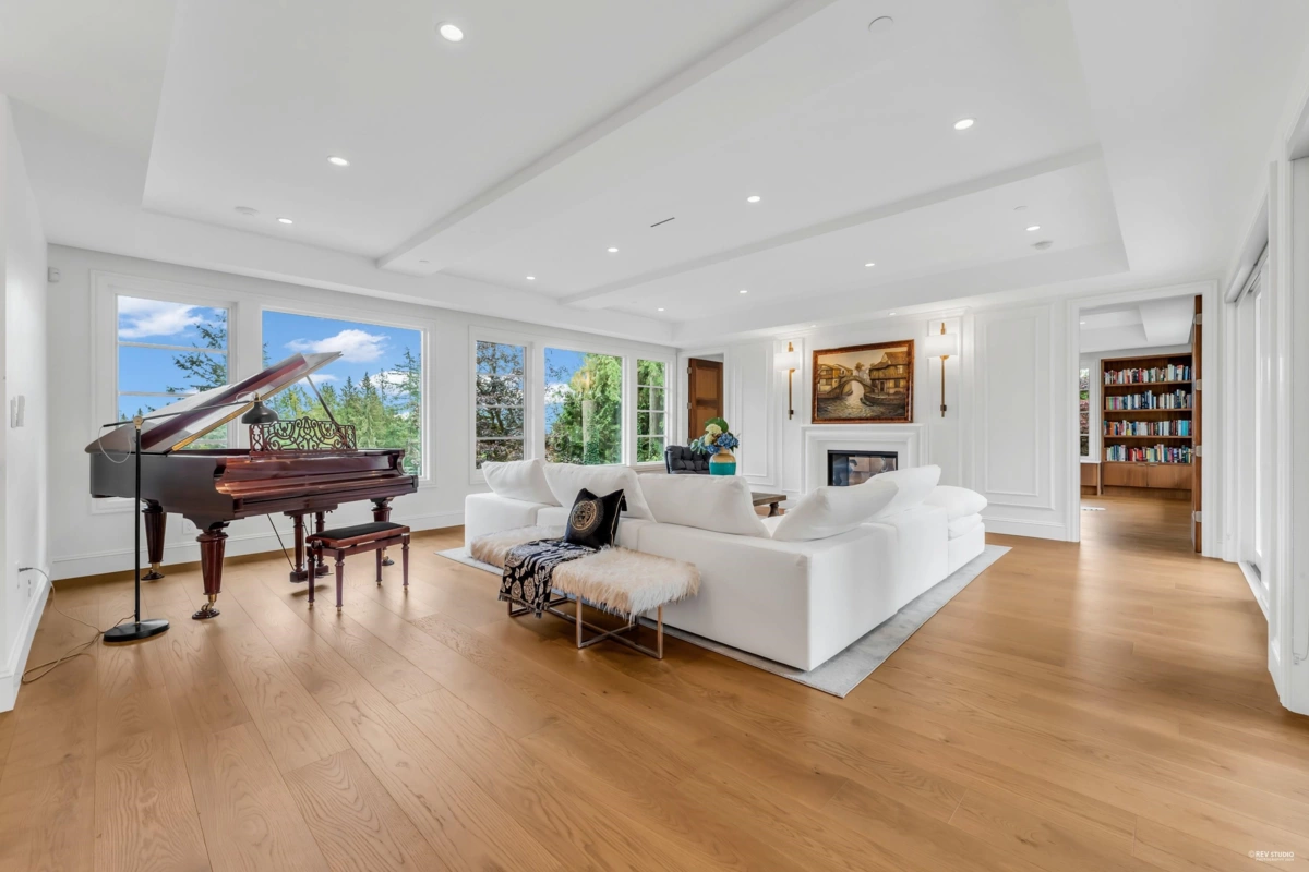 Family Room Photo of 565 Robin Hood Road, West Vancouver, BC