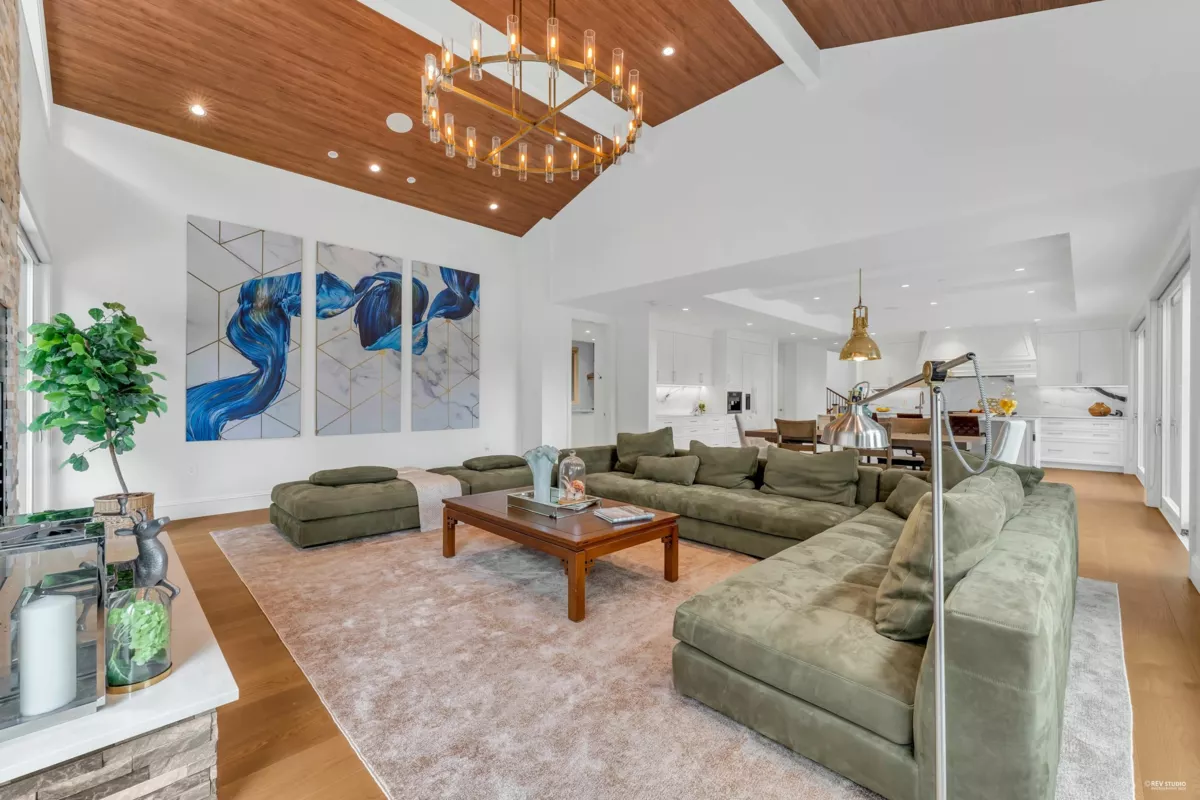 Guest Bathroom Photo of 565 Robin Hood Road, West Vancouver, BC