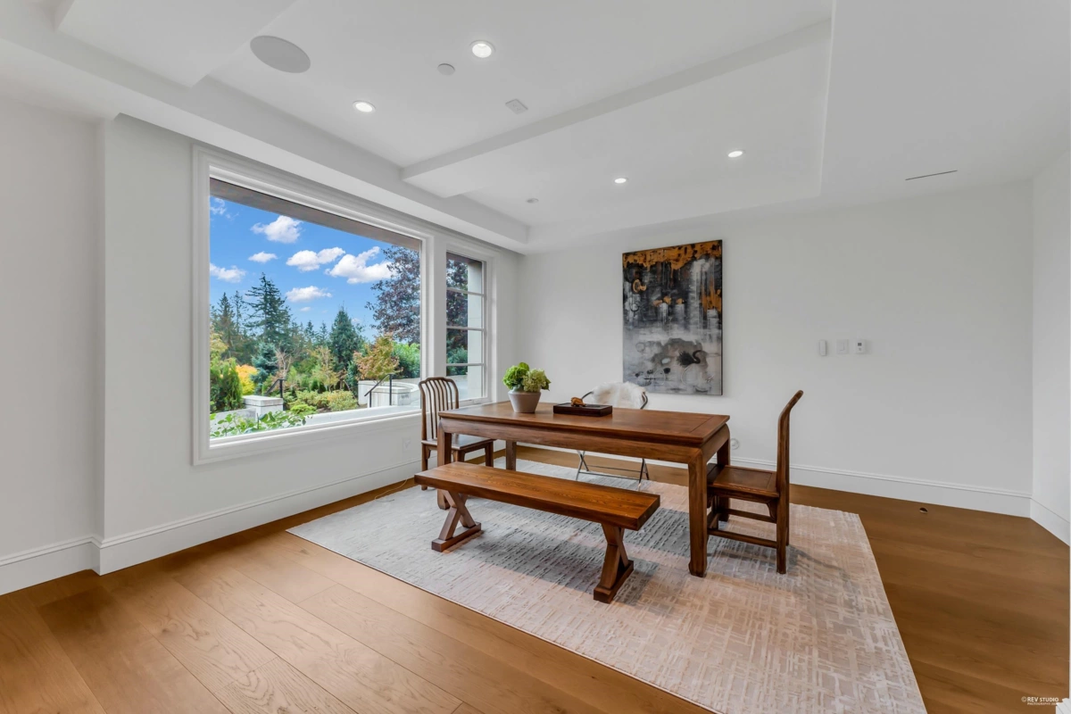 Hot Tub / Spa Photo of 565 Robin Hood Road, West Vancouver, BC