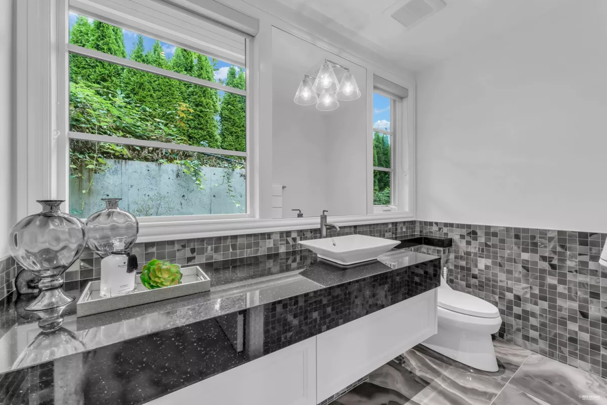 Laundry Room Photo of 565 Robin Hood Road, West Vancouver, BC