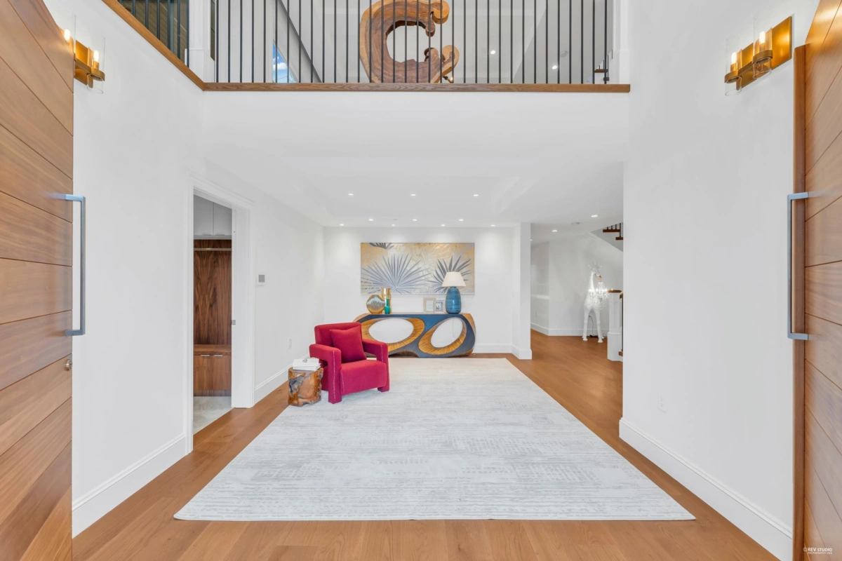 Living Room Photo of 565 Robin Hood Road, West Vancouver, BC