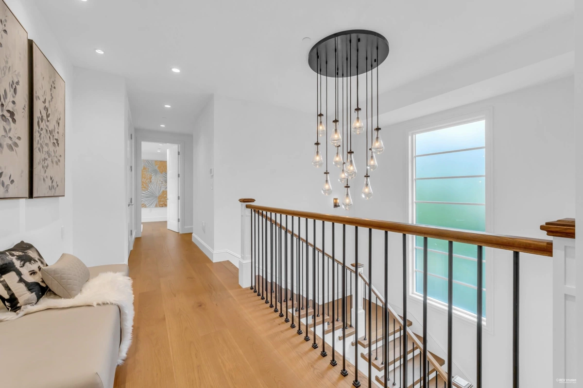 Mudroom Photo of 565 Robin Hood Road, West Vancouver, BC