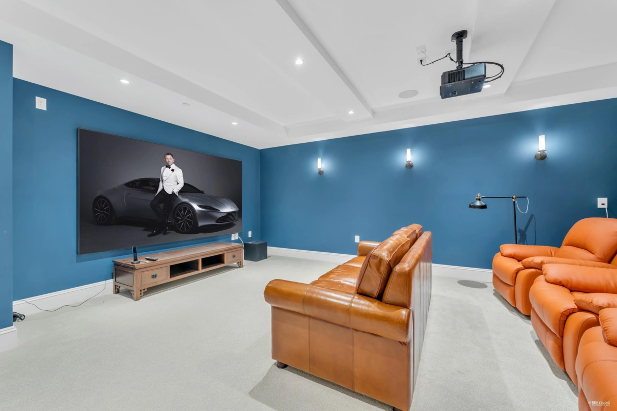 Outdoor Kitchen Photo of 565 Robin Hood Road, West Vancouver, BC