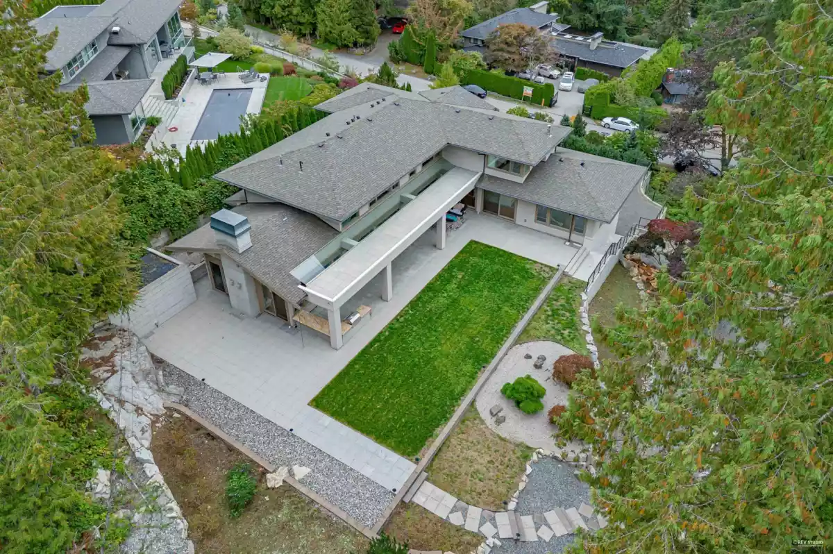 Street View Photo of 565 Robin Hood Road, West Vancouver, BC