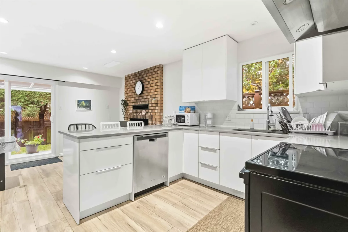 Kitchen Island Photo of 11286 Kingcome Avenue, Richmond, BC