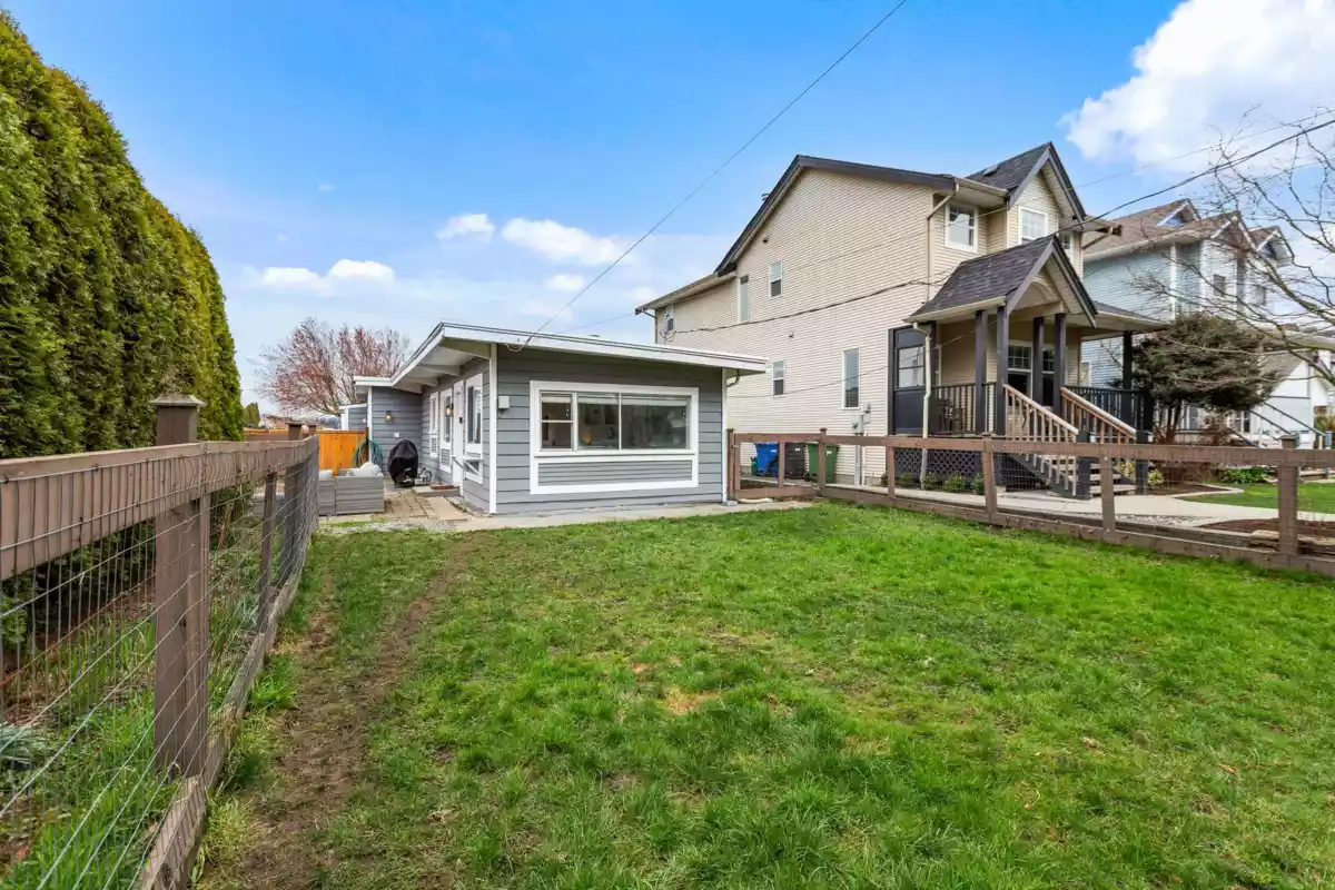 Front Yard Photo of 34705 4 Avenue, Abbotsford, BC