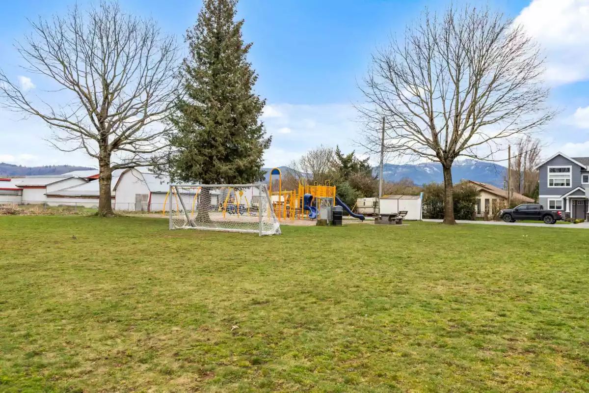 Garden / Landscaping Photo of 34705 4 Avenue, Abbotsford, BC