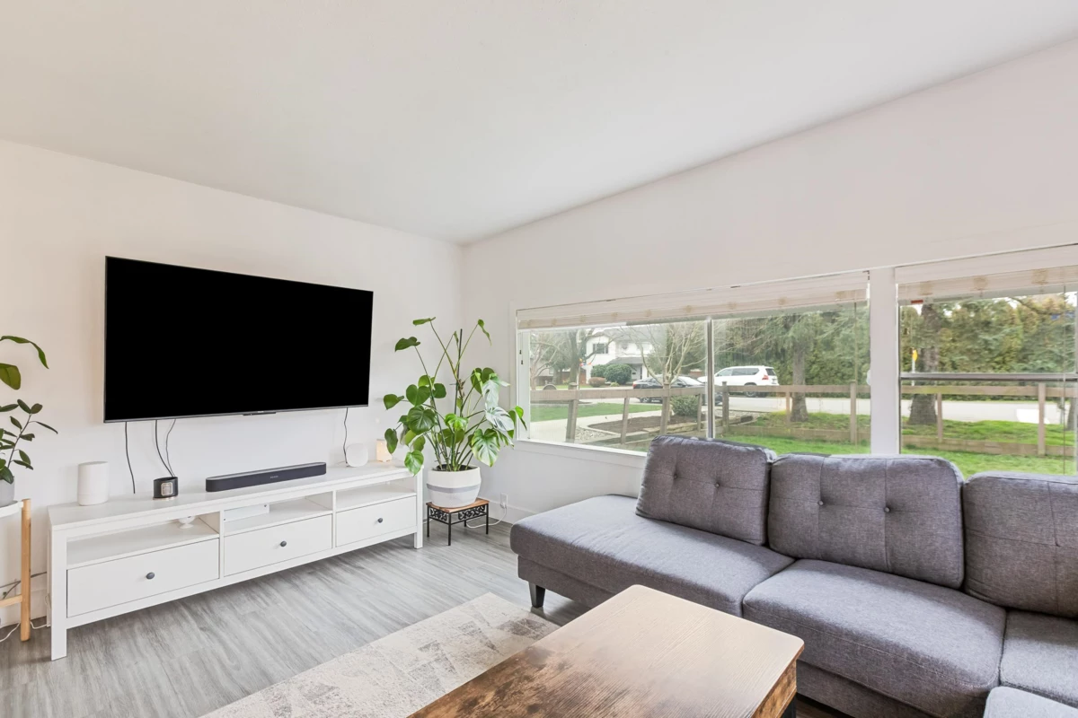 Kitchen Island Photo of 34705 4 Avenue, Abbotsford, BC