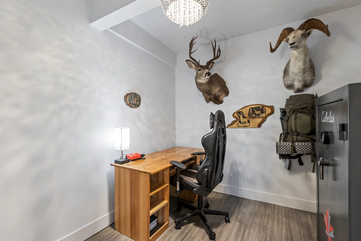 Laundry Room Photo of 34705 4 Avenue, Abbotsford, BC