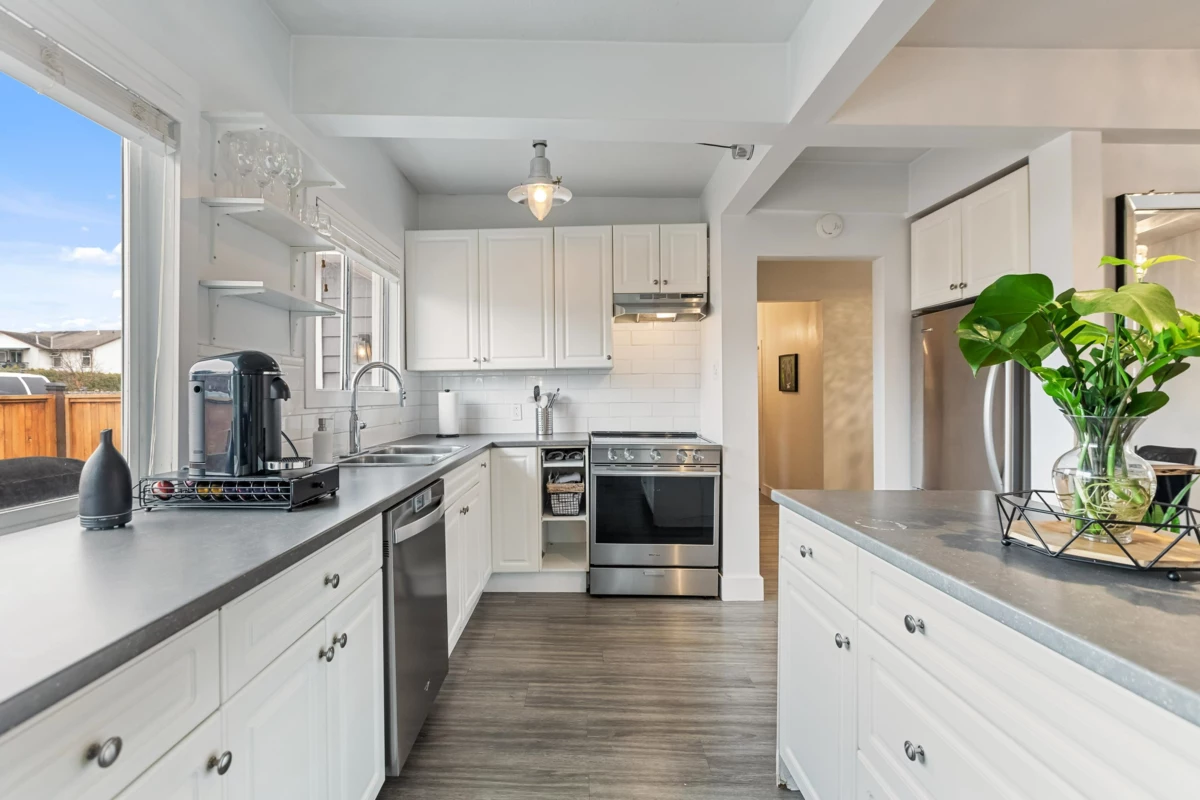 Primary Bathroom Photo of 34705 4 Avenue, Abbotsford, BC