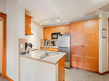 216 4320 Sundial Crescent, Whistler, BC, Whistler — Apartment/Condo for sale