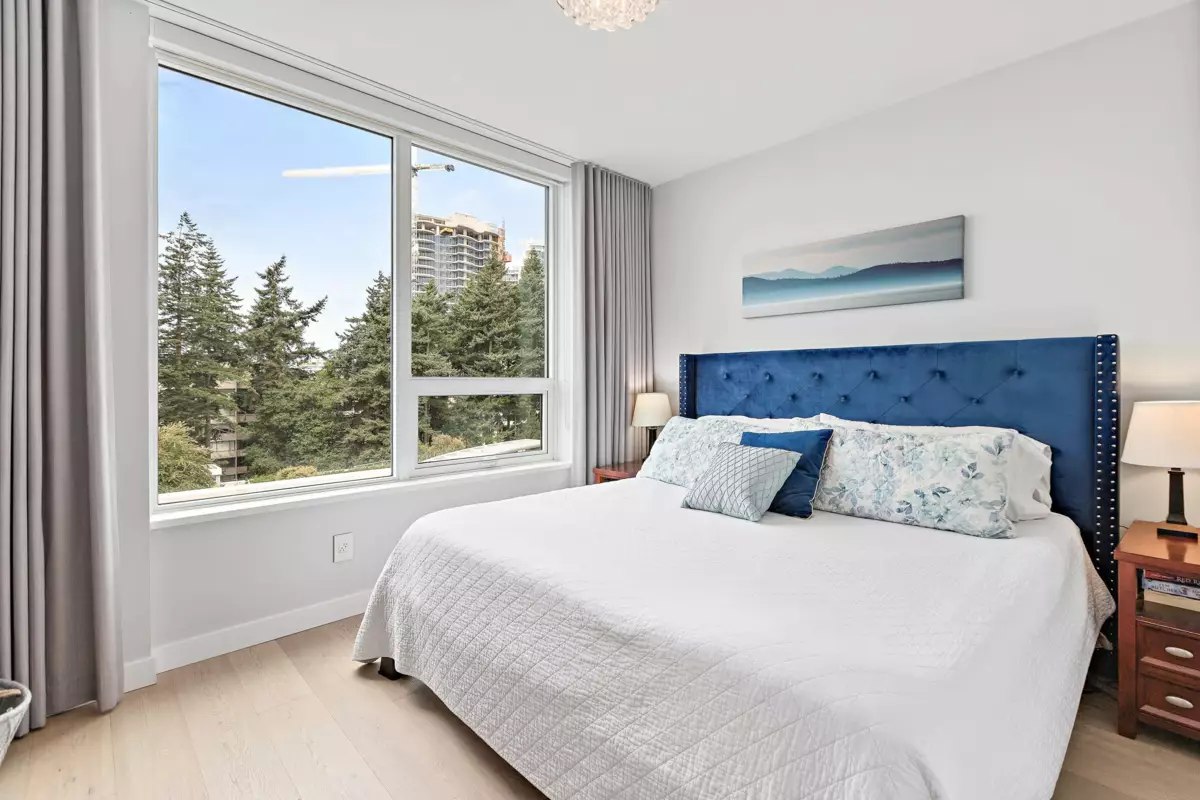 Entry Foyer Photo of 601 1441 Johnston Road, White Rock, BC