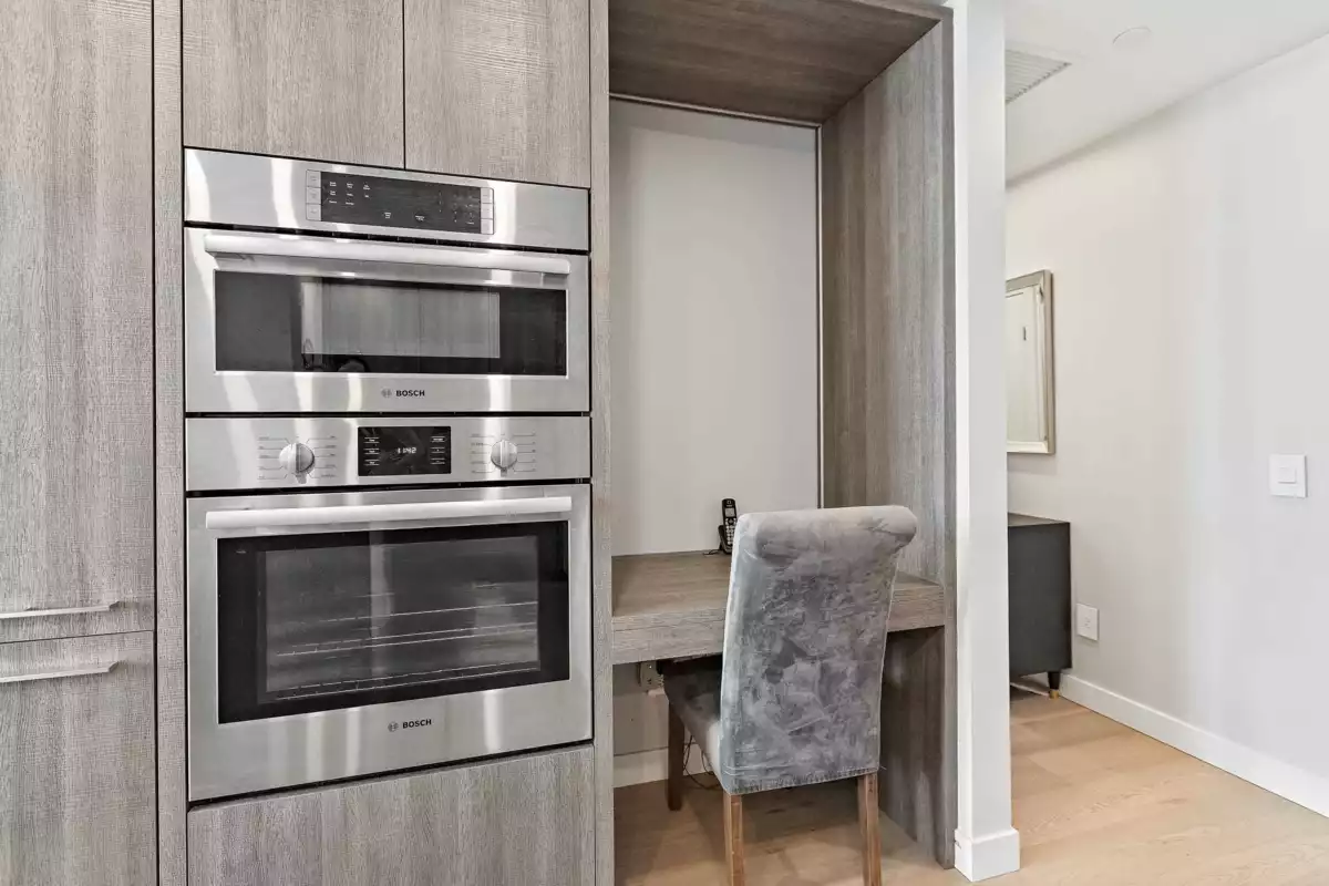 Kitchen Island Photo of 601 1441 Johnston Road, White Rock, BC
