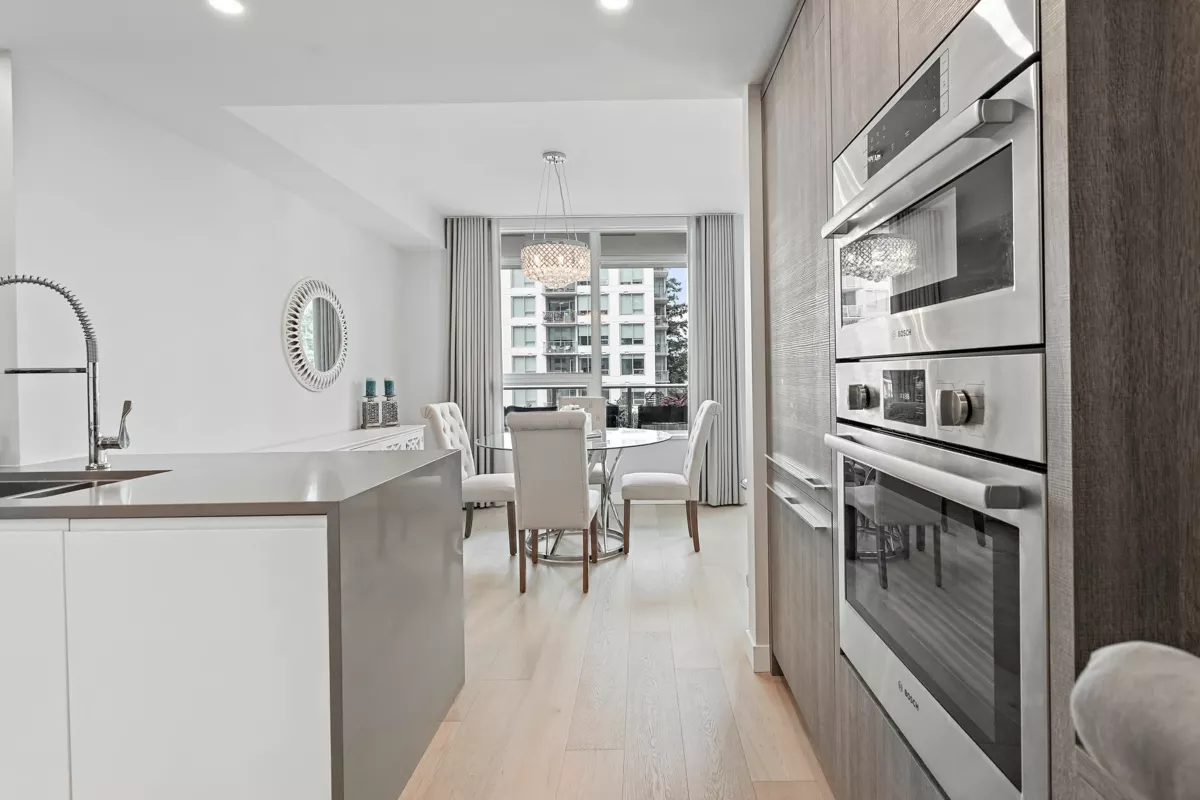 Kitchen Photo of 601 1441 Johnston Road, White Rock, BC