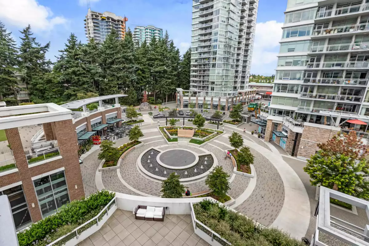 Outdoor Deck Photo of 601 1441 Johnston Road, White Rock, BC