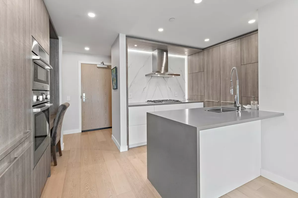 Primary Bathroom Photo of 601 1441 Johnston Road, White Rock, BC