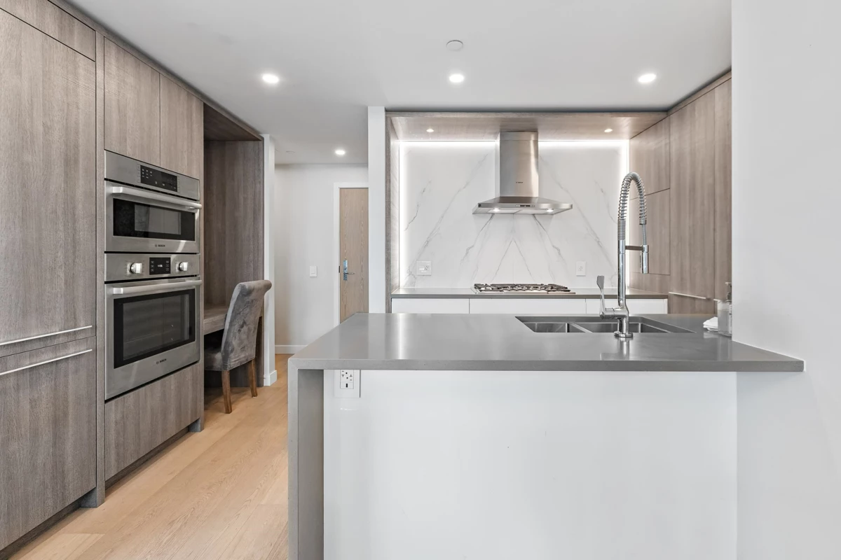 Walk-In Closet Photo of 601 1441 Johnston Road, White Rock, BC