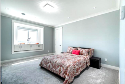 Hallway Photo of 17012 57 Avenue, Surrey, BC