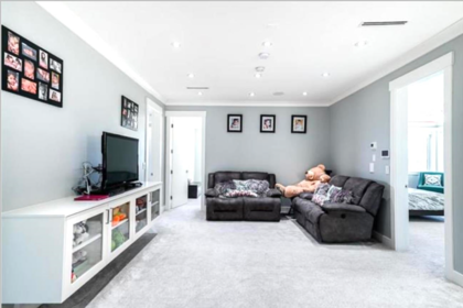 Powder Room Photo of 17012 57 Avenue, Surrey, BC