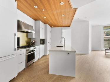 405 6687 Nelson Avenue, West Vancouver, BC