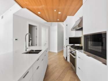 405 6687 Nelson Avenue, West Vancouver, BC