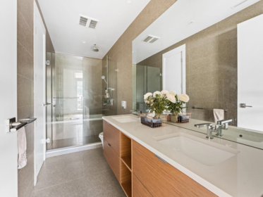 Primary Bathroom Photo of 405 6687 Nelson Avenue, West Vancouver, BC