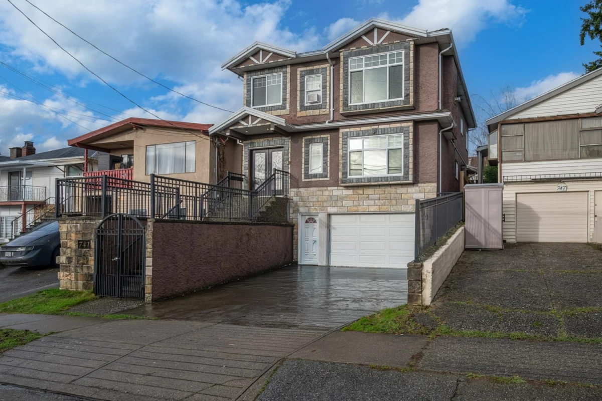 Entry Foyer Photo of 741 E 61st Avenue, Vancouver, BC