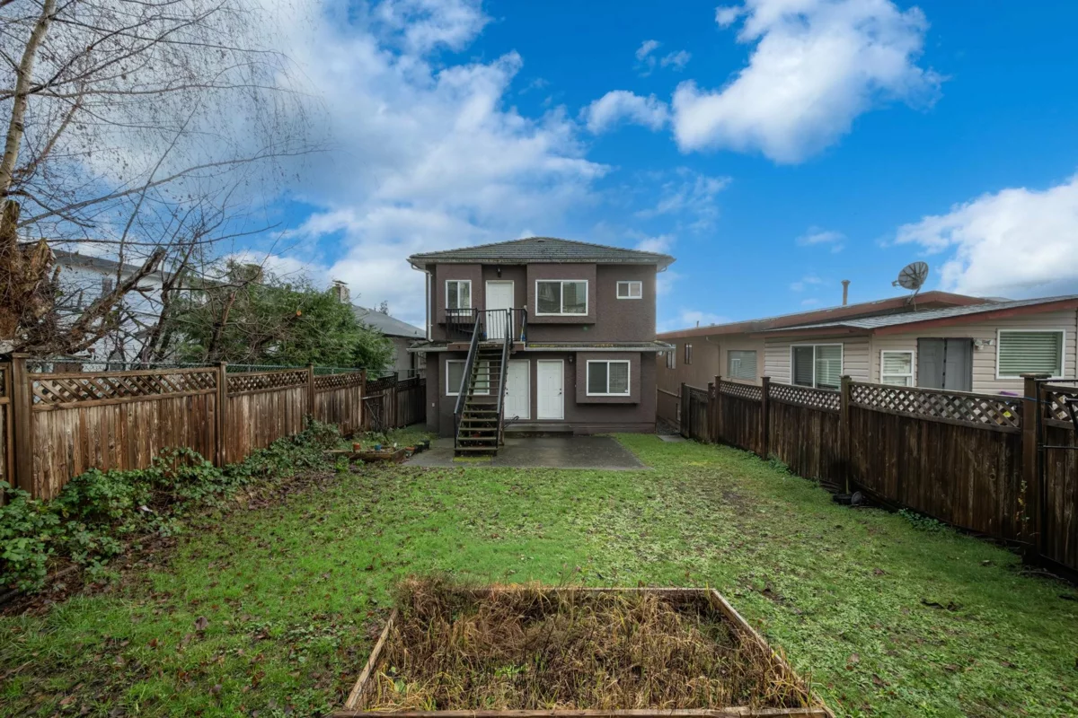 Guest Bathroom Photo of 741 E 61st Avenue, Vancouver, BC