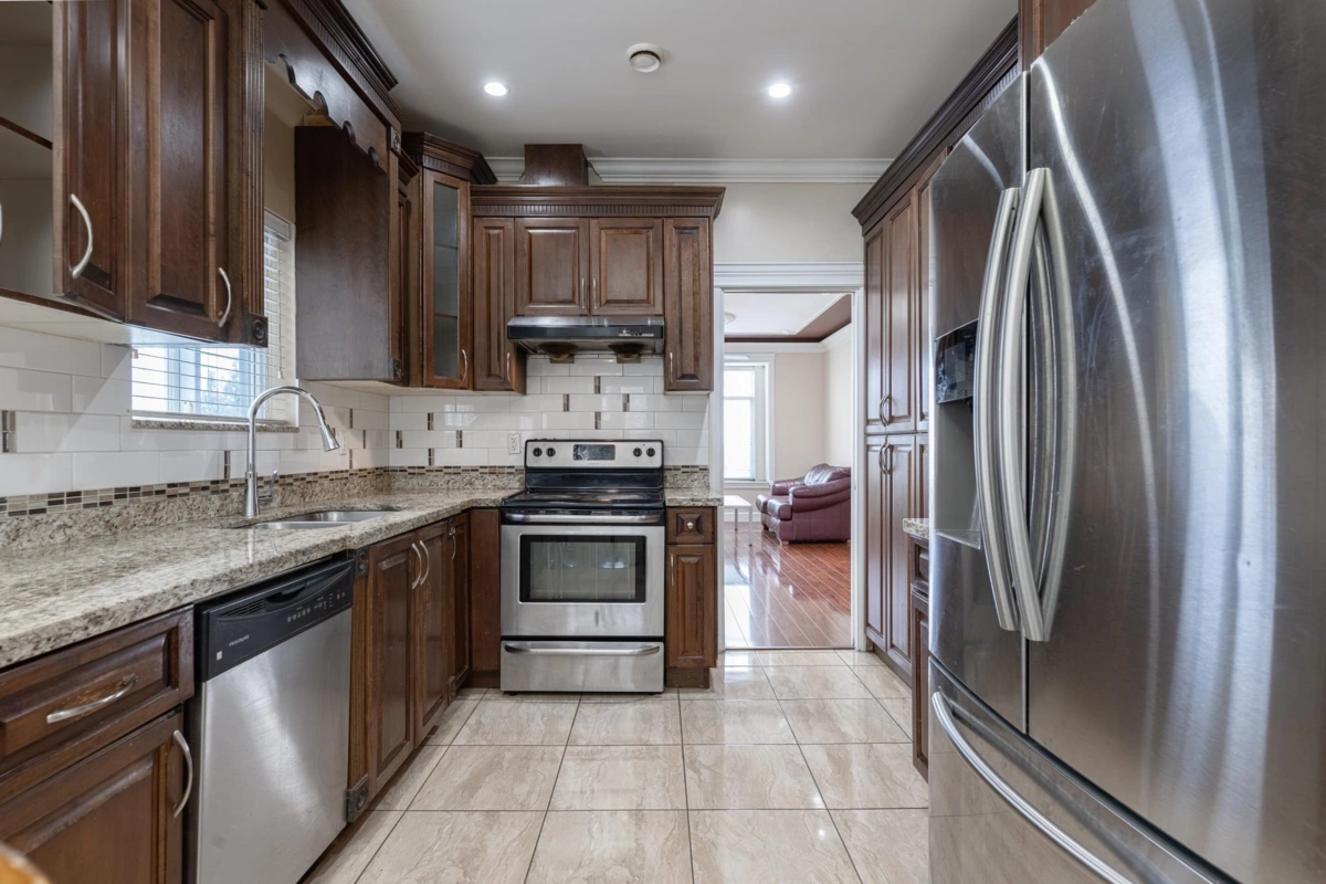 Primary Bathroom Photo of 741 E 61st Avenue, Vancouver, BC