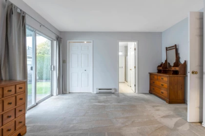 Hallway Photo of 114 14271 18a Avenue, Surrey, BC