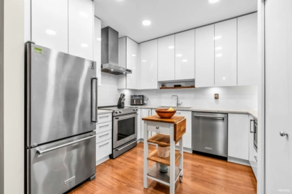 201 5460 Broadway, Burnaby, BC, Burnaby — Apartment/Condo for sale