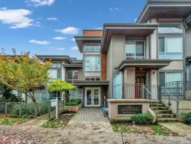 Outdoor Patio Photo of 201 5460 Broadway, Burnaby, BC
