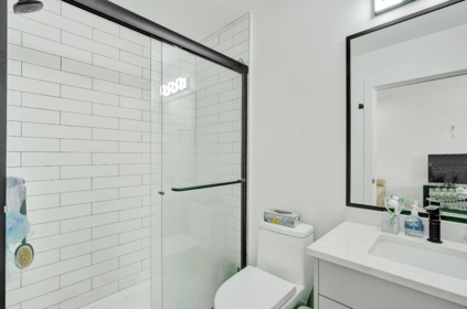 Primary Bathroom Photo of 1423 E 62nd Avenue, Vancouver, BC