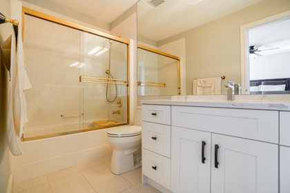 Mudroom Photo of 18467 55 Avenue, Surrey, BC