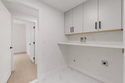 Primary Bathroom Photo of 33664 Dewdney Trunk Road, Mission, BC