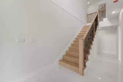 Walk-In Closet Photo of 33664 Dewdney Trunk Road, Mission, BC