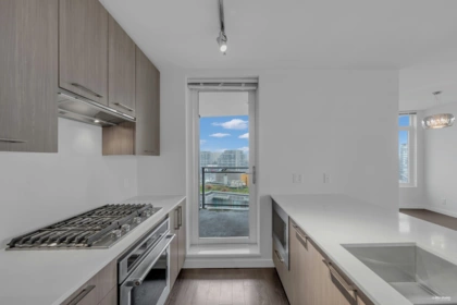 Primary Bathroom Photo of 1109 7708 Alderbridge Way, Richmond, BC