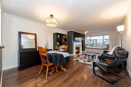 Kitchen Island Photo of 305 2340 Hawthorne Avenue, Port Coquitlam, BC