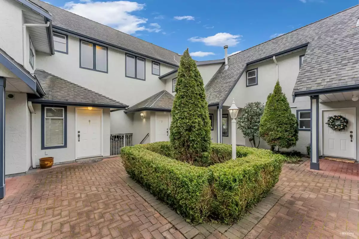 Family Room Photo of 8 4890 48 Avenue, Delta, BC