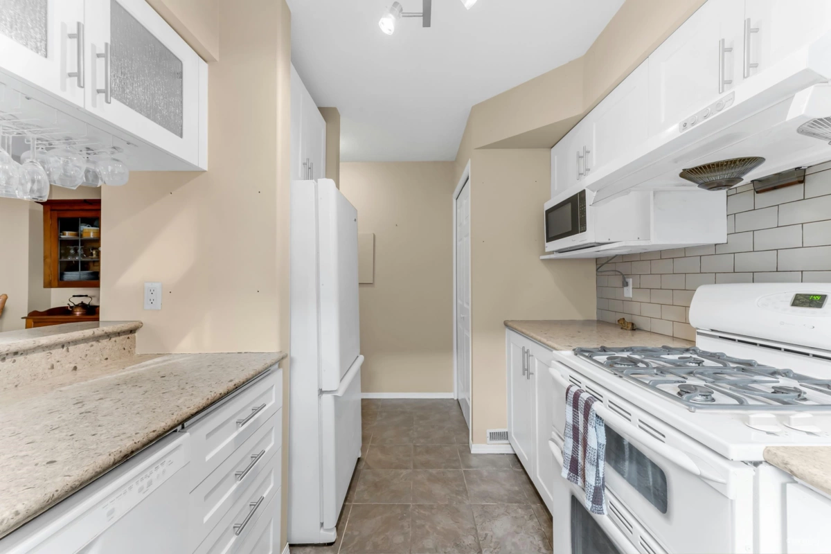 Guest Bathroom Photo of 8 4890 48 Avenue, Delta, BC