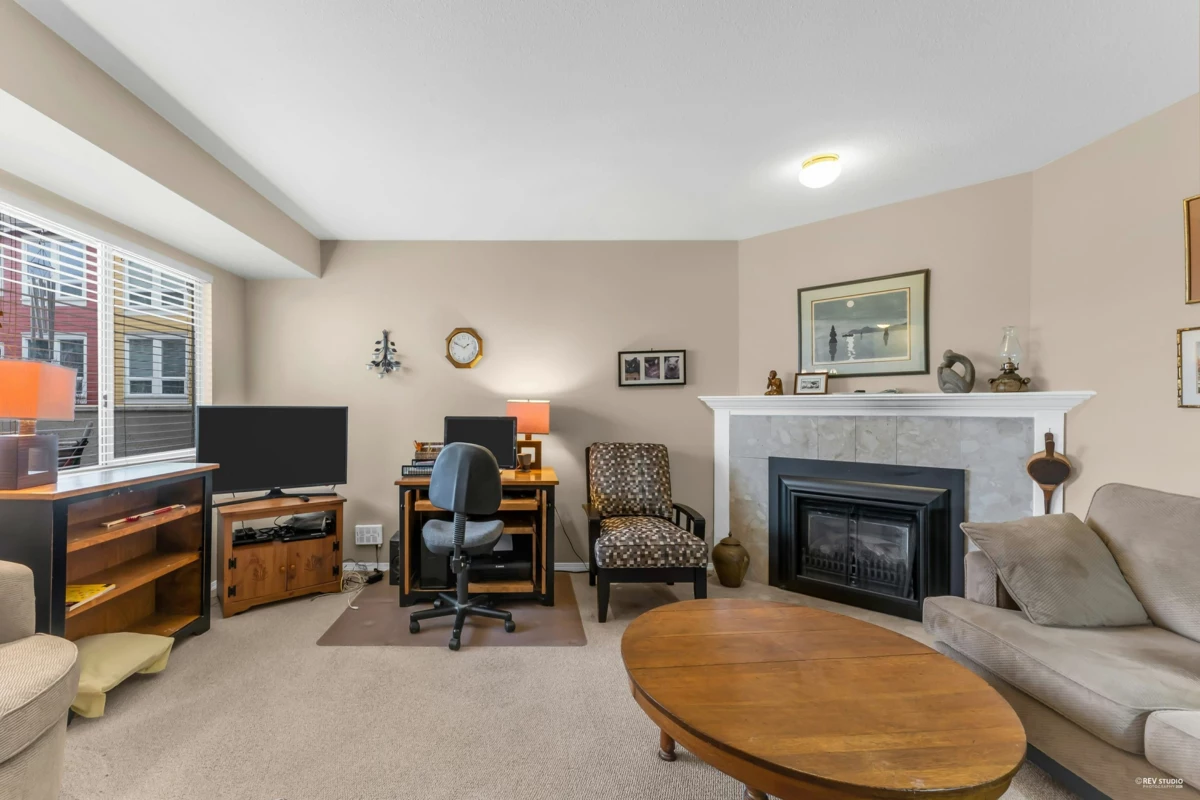 Kitchen Island Photo of 8 4890 48 Avenue, Delta, BC