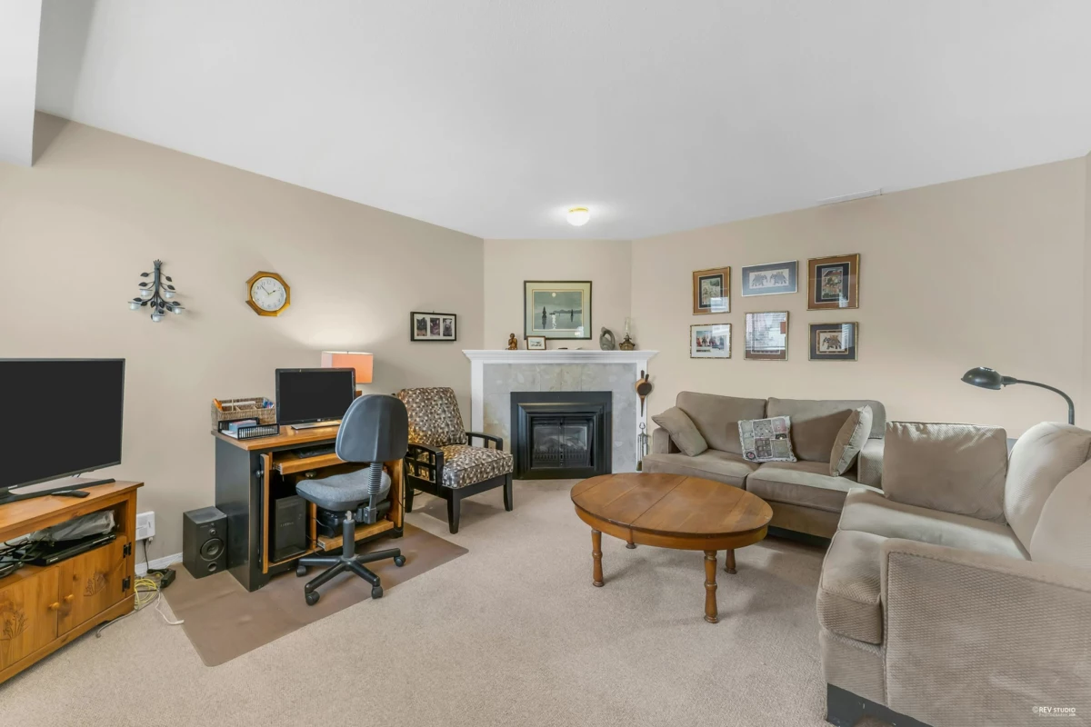 Kitchen Photo of 8 4890 48 Avenue, Delta, BC