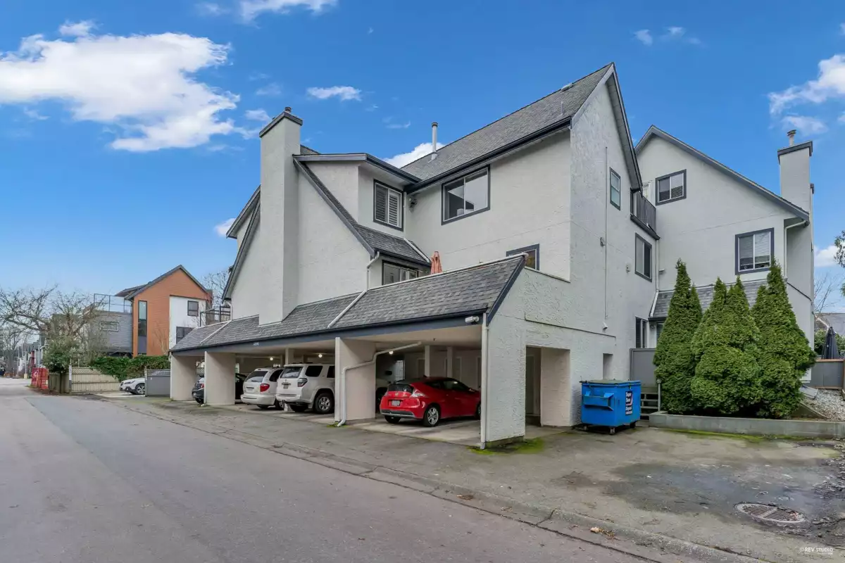 Outdoor Deck Photo of 8 4890 48 Avenue, Delta, BC