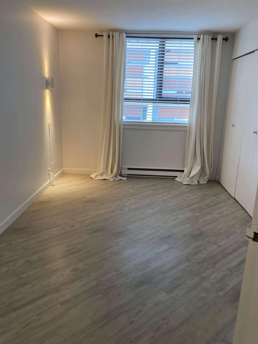 Dining Area Photo of 405 789 Drake Street, Vancouver, BC