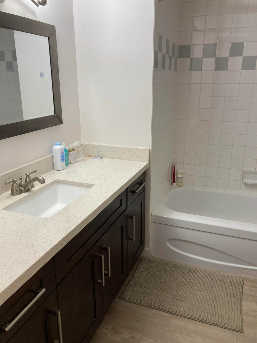 Kitchen Photo of 405 789 Drake Street, Vancouver, BC