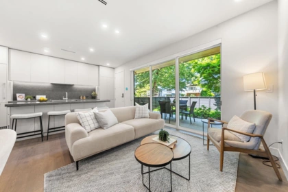 1 638 E 46th Avenue, Vancouver, BC