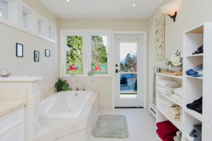 Hot Tub / Spa Photo of 773 Franklin Road, Gibsons, BC