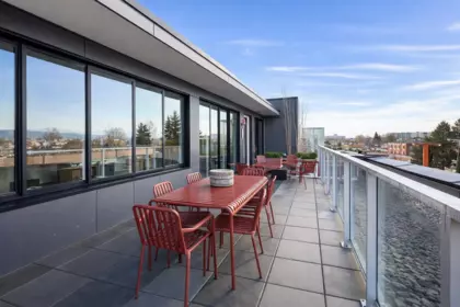 Hot Tub / Spa Photo of 422 2471 St George Street, Vancouver, BC